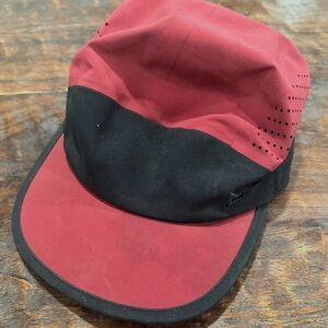 Melin Pace Hydro Cap Hat Red
Burgundy Black Strapback Performance
Running